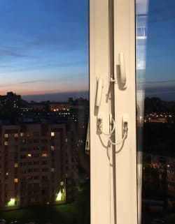 Установка детского замка-блокиратора на пластиковое окно в Санкт-Петербурге